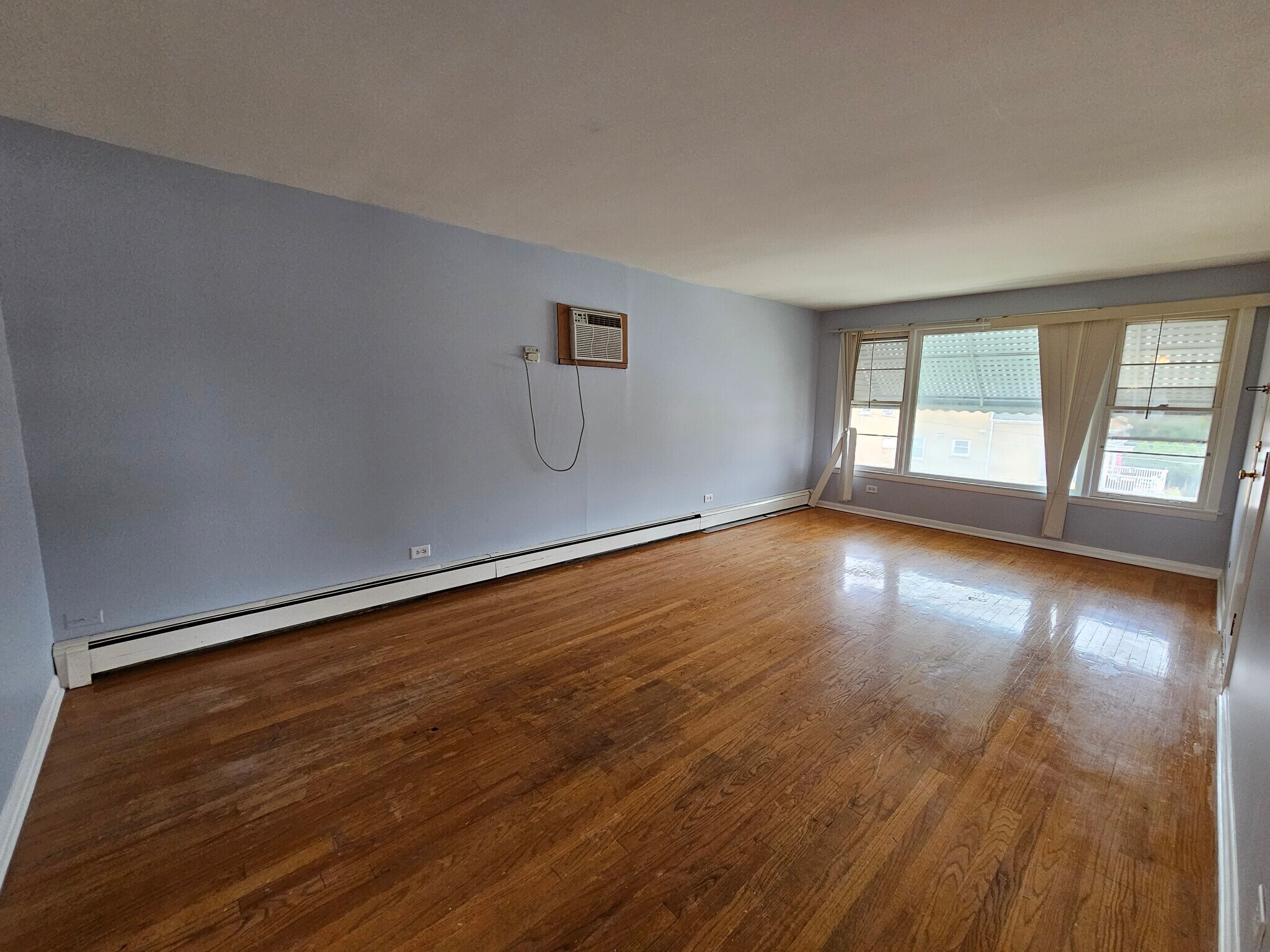 Building Photo - 4640 South Avers Avenue