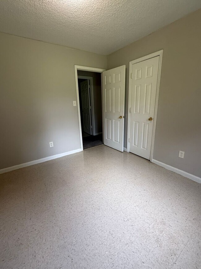 Building Photo - 8127-8127 Carlton Trail NW