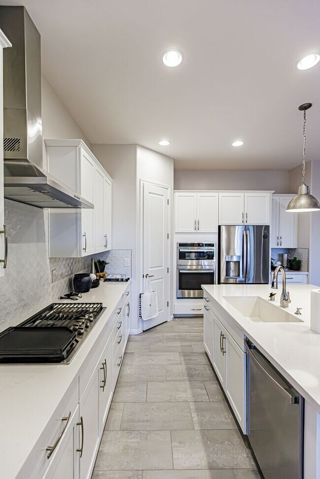 Building Photo - One Story Model Home