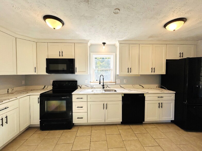 Building Photo - 1384 Kings Creek Rd