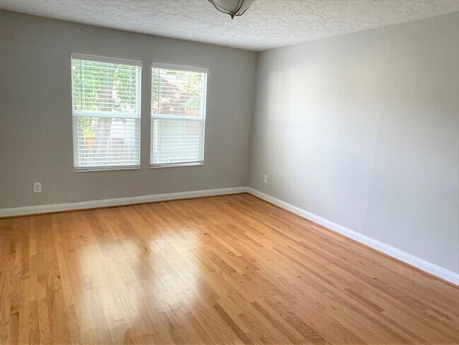Building Photo - 3605 Plumb St