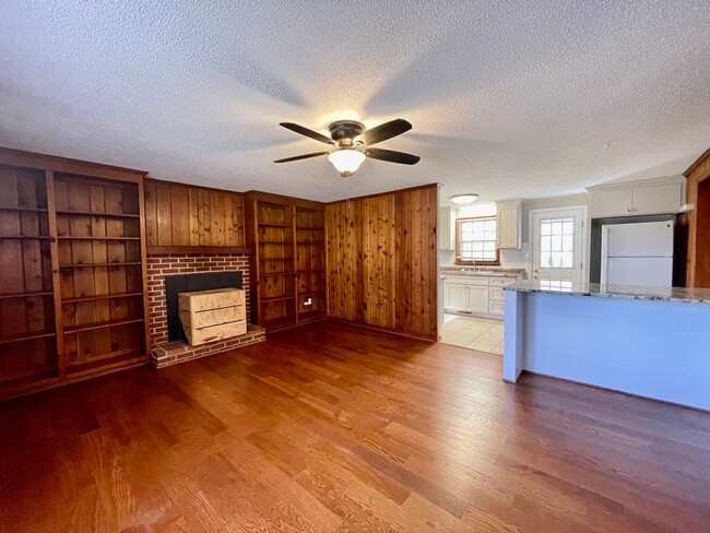 Building Photo - 10500 Chalkley Rd