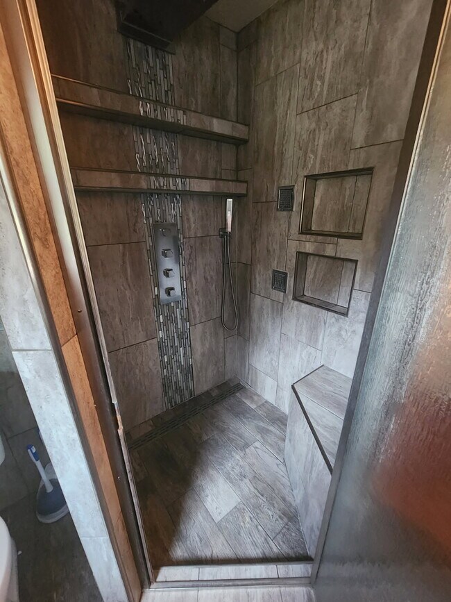 Building Photo - 1609 NE Waterfront St