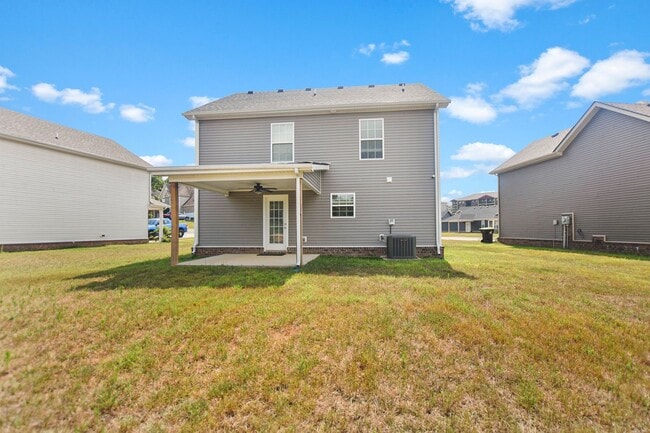 Building Photo - Pet Friendly Three Bedroom!
