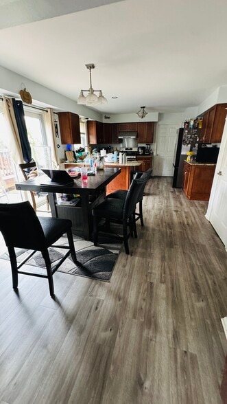 Building Photo - W174N5125 Mulberry Ln