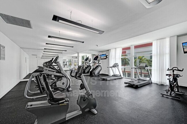 Building Photo - 350 NE 24th St