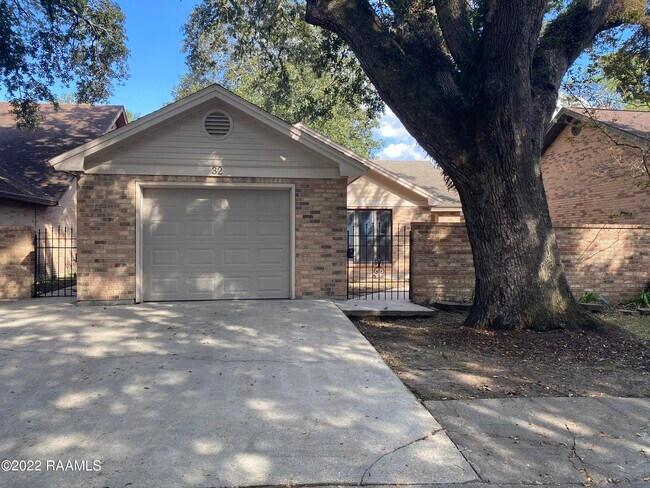 Primary Photo - 32 Audubon Oaks Blvd