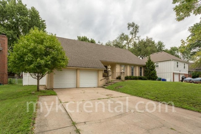 Building Photo - 8414 W 98th St