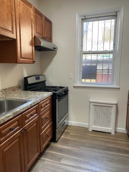 Building Photo - 47 Marginal St E