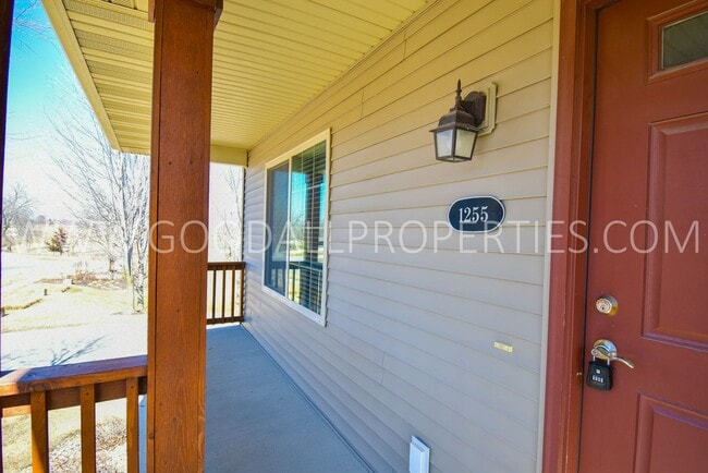 Building Photo - 4 Bedroom Detached Townhome in Waukee with Finished Basement