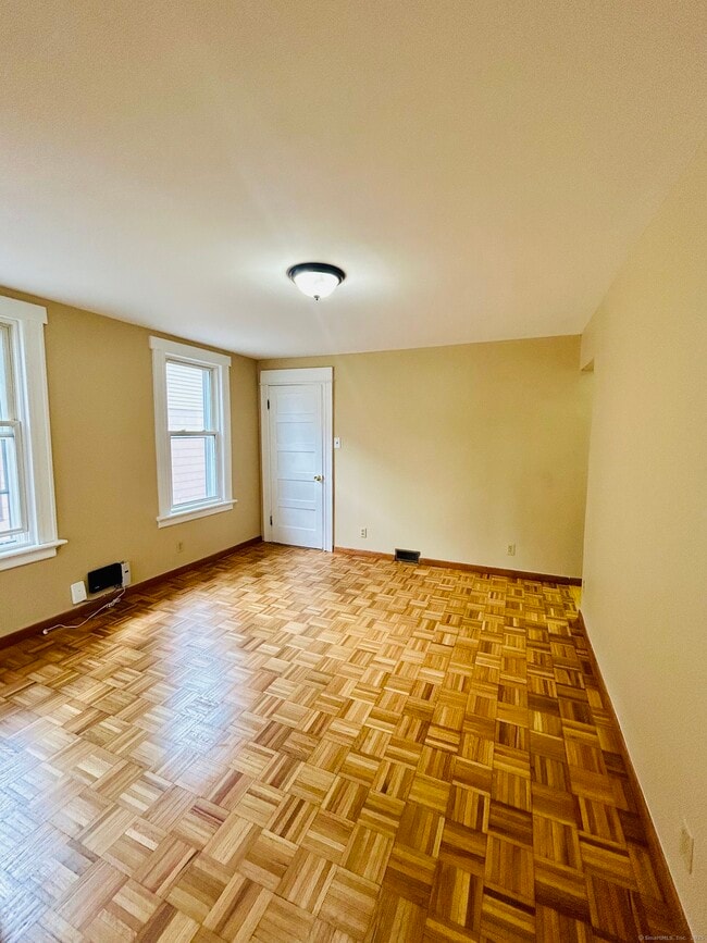 Building Photo - 25 Holbrook St