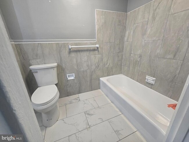 Building Photo - 934 Durard St