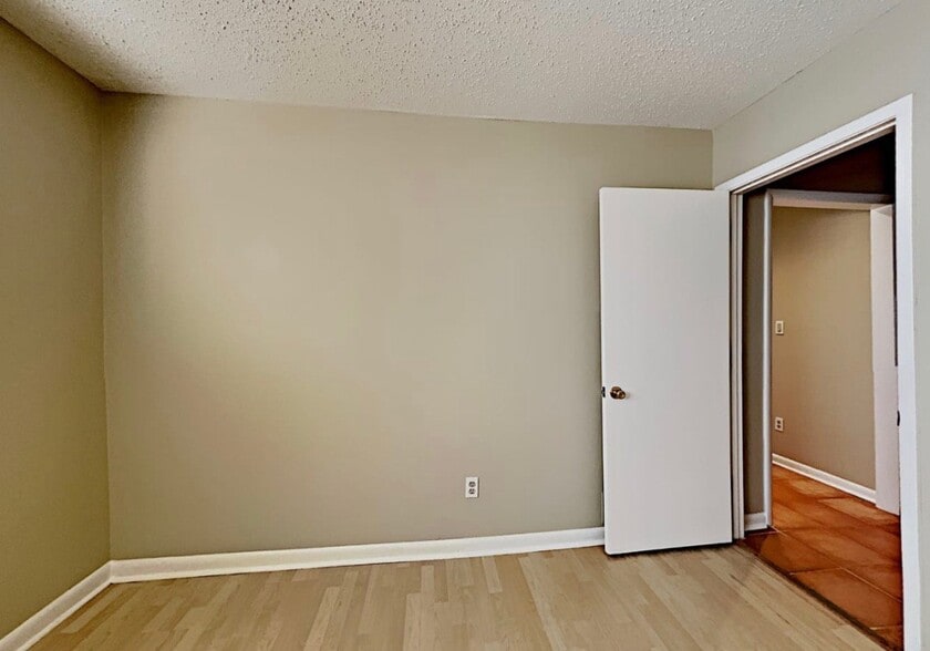 Building Photo - 119 S Falcon Bluff