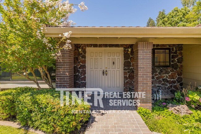 Building Photo - 4935 Kurz Cir