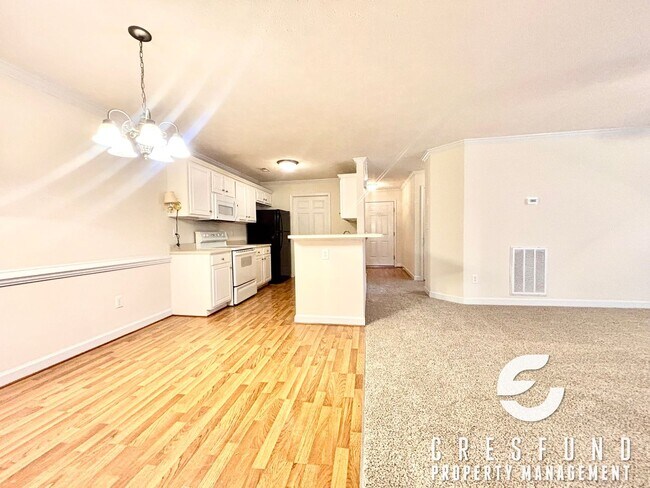 Building Photo - 2 Bed, 2 Bath - BRAND NEW CARPET!!! READY FOR MOVE IN TODAY!