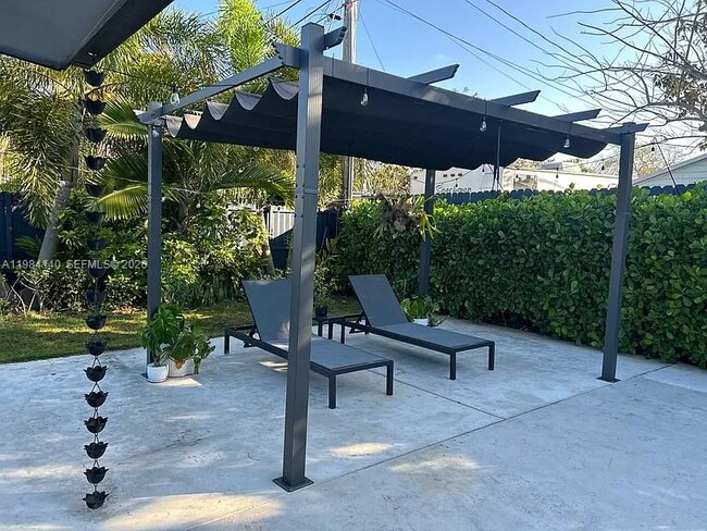 Building Photo - 16231 SW 99th Ct