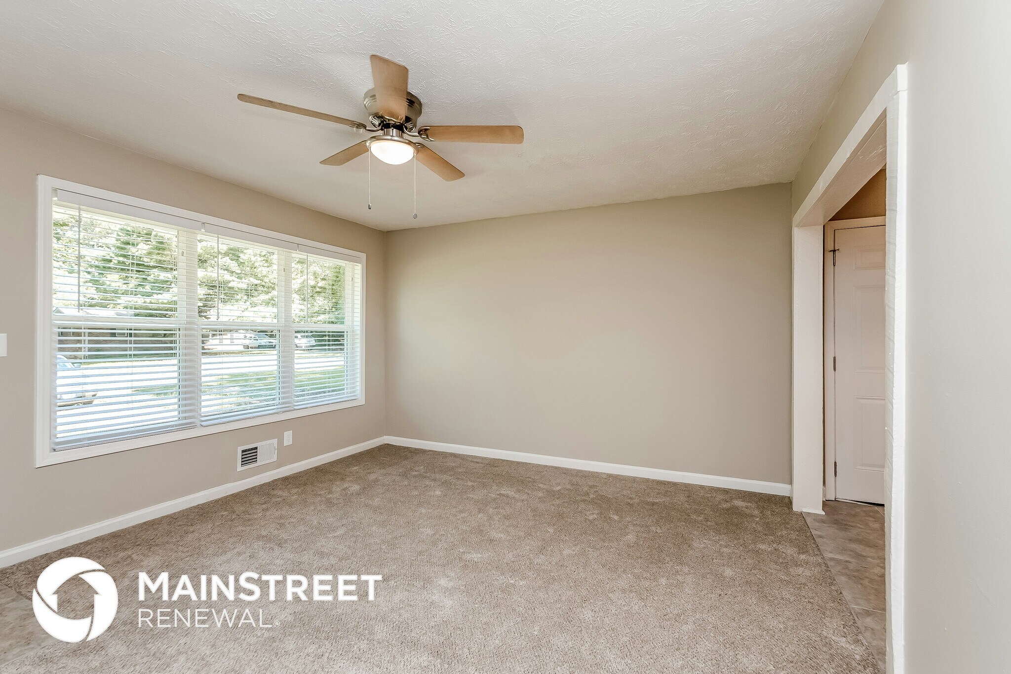 Building Photo - 204 Oxford Way