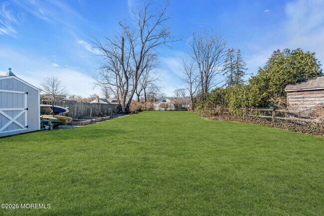 Building Photo - 115 10th Ave