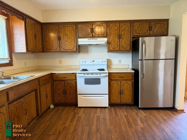 Building Photo - 3 Bedroom Home in Maple Grove
