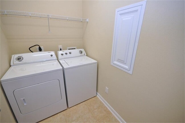 Building Photo - HOME WITH ALL THE UPGRADES! 4 BEDROOM 3 BATH