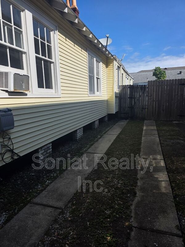 Building Photo - 4607 Bienville St