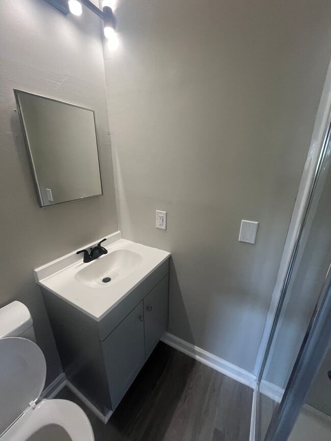 Building Photo - Gorgeous Updated 5 Bedroom/2.5 Bath House!