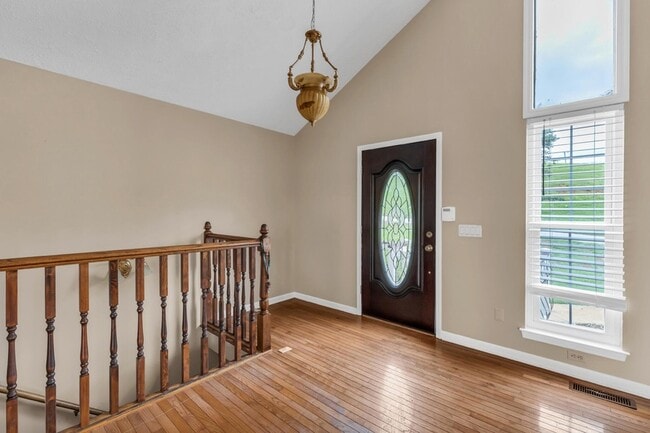Building Photo - 7918 Holly Hills Dr