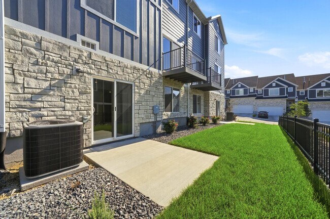 Building Photo - 953 W Mountain Holw Wy