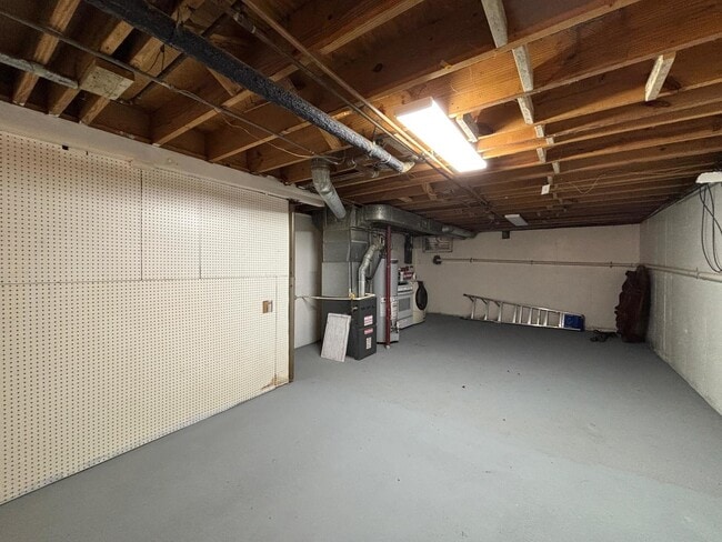 Building Photo - 128 S Hale Ave