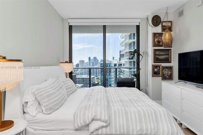 Building Photo - 121 NE 34th St