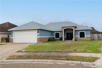 Building Photo - 824 Pine Lake Cir
