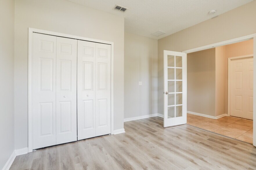 Building Photo - 11876 Carson Lake Dr W