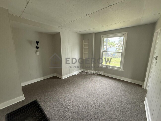 Building Photo - 217 E Ellis St