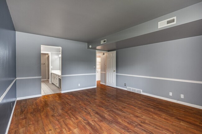 Building Photo - 5761 S Waterbury Cir