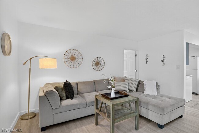 Building Photo - 1189 6th Ln N