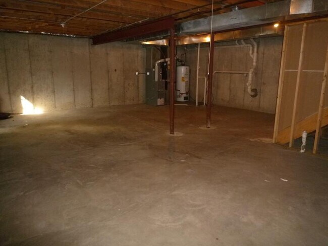 Building Photo - 3147 Saganashke