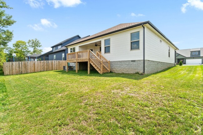 Building Photo - Pet Friendly Three Bedroom!