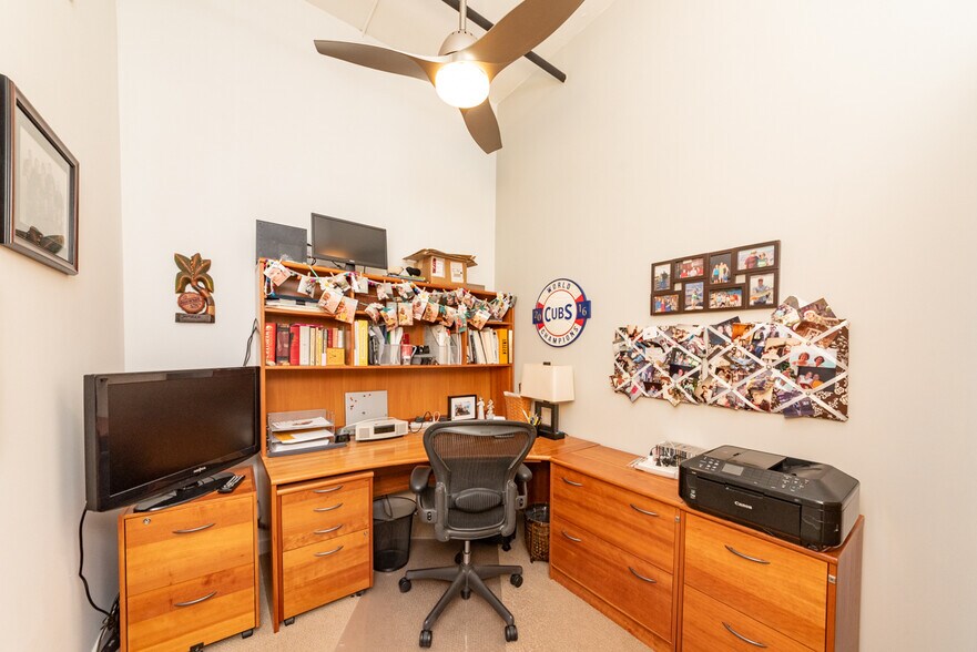 Building Photo - 1224 W Van Buren St