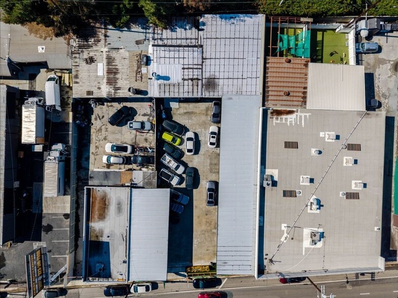 Building Photo - 2346 N San Fernando Rd