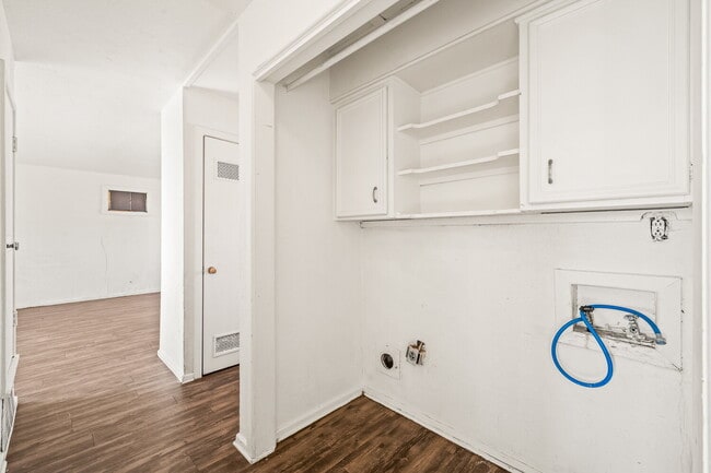 Building Photo - *FIRST MONTH'S RENT FREE* Three Bedroom Home in Quiet Neighborhood