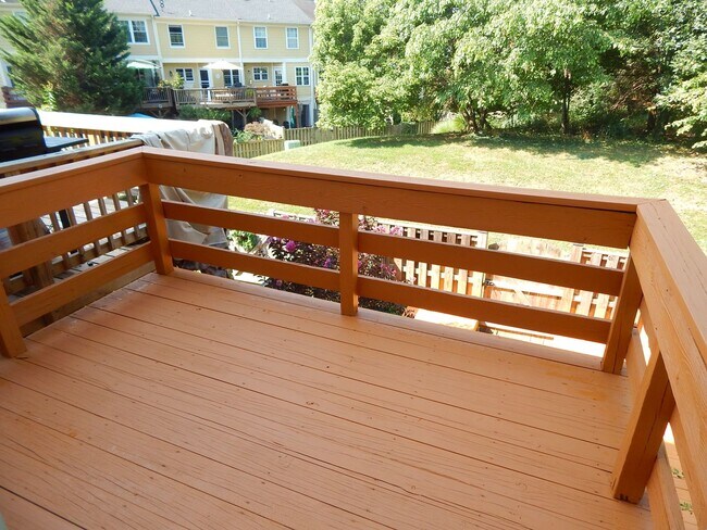 Building Photo - Cozy TH in Great Alexandria Location!