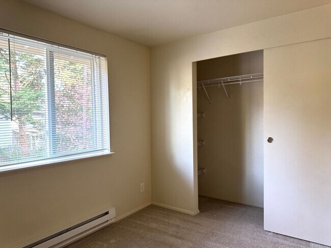 Building Photo - Silverdale - Chico Way neighborhood 3 bedroom duplex now available