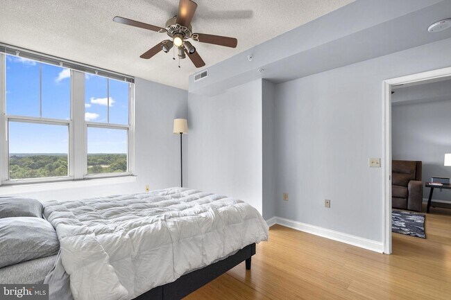 Building Photo - 11760 Sunrise Valley Dr