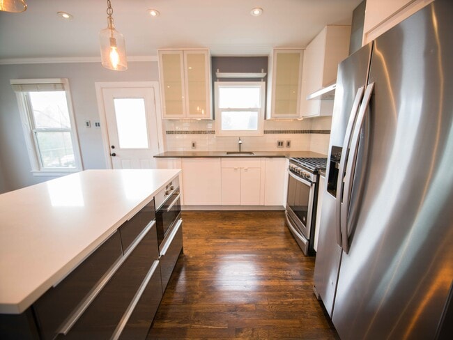 Building Photo - 701 Bouldin Ave