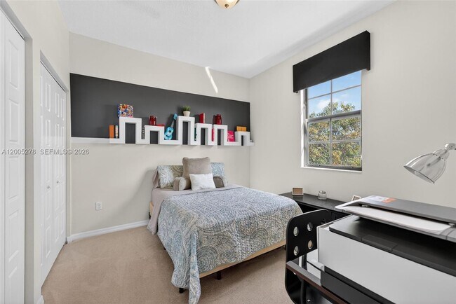 Building Photo - 19278 NE 6th Ave