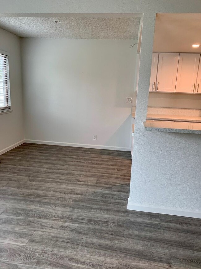 Building Photo - Upgraded Carpinteria Townhome- Great Commu...