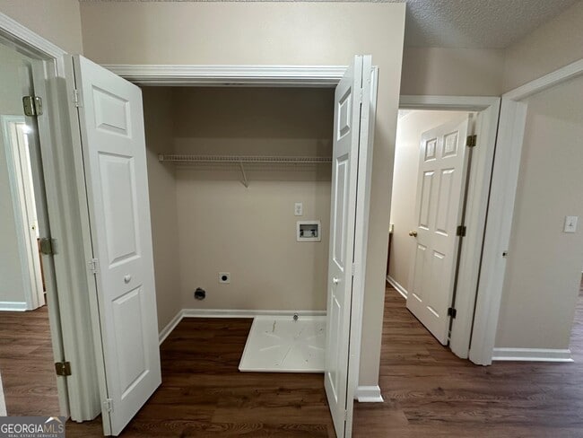 Building Photo - 6296 Hickory Ln Cir