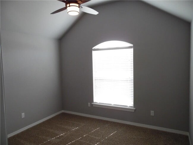 Building Photo - 121 Genoa Way