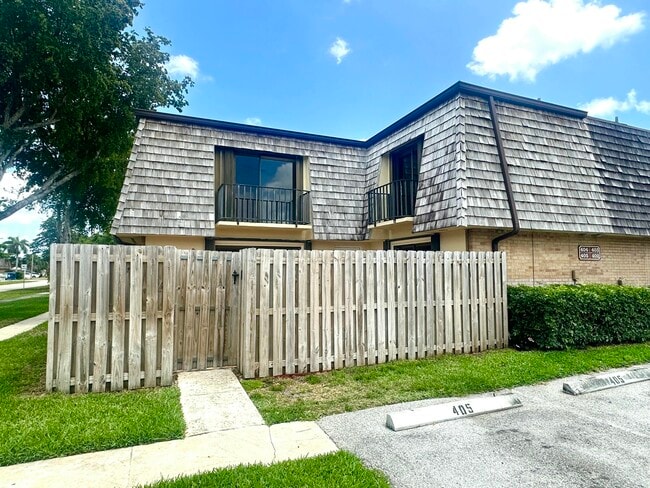 Building Photo - 405 Arabian Rd