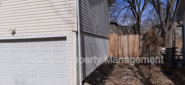 Building Photo - 9408 NW 59th Ter